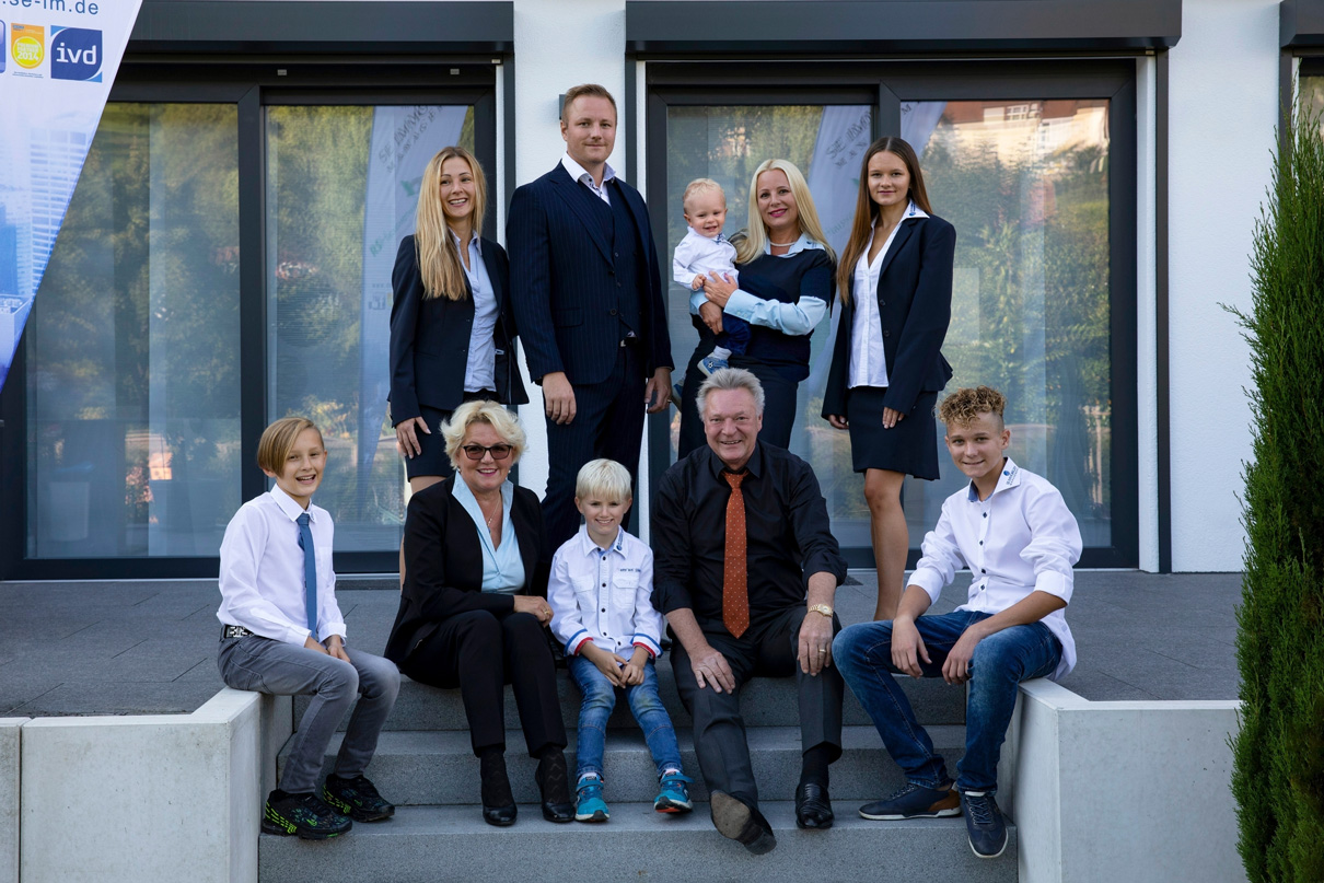 Team der SE Immobilien Management GmbH – Familienbild