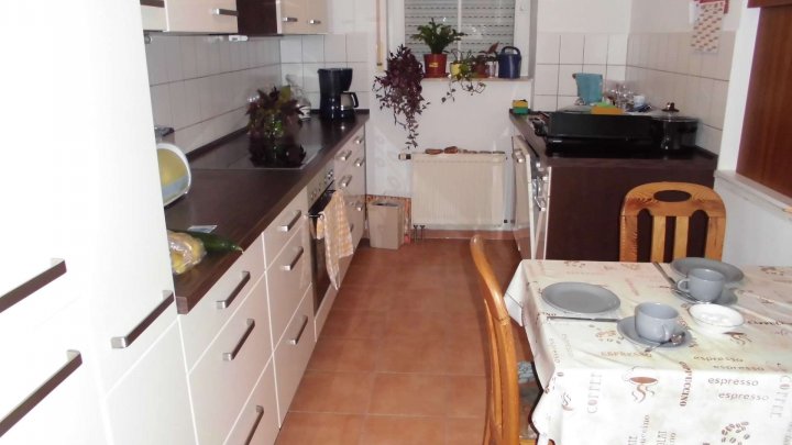 Rückzugsort über den Dächern – Gemütliche 3,5 Zimmer mit Balkon (Niefern-Vorort)