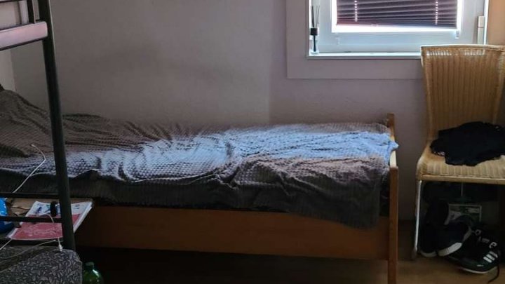 Sanierungsbedürftige Doppelhaushälfte mit Schuppen