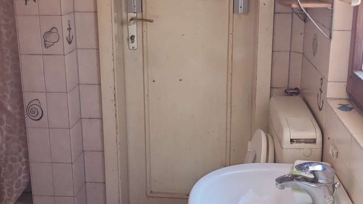 Sanierungsbedürftige Doppelhaushälfte mit Schuppen