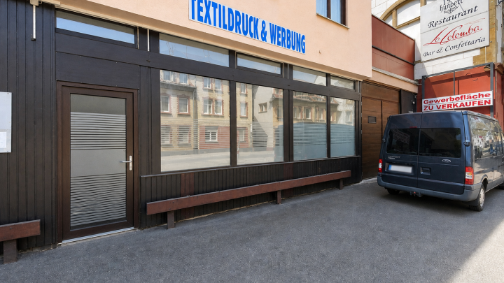 Gewerbe oder Wohnen – 119 m² EG, 8 Parkplätze, bis 8 % Rendite im Sanierungsgebiet