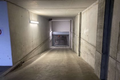 UG 2 zusätzl. m. Rolltor gesichert
