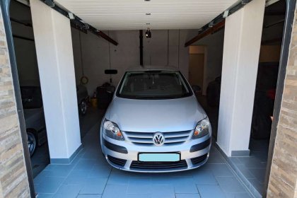 Garage mit el. Tor