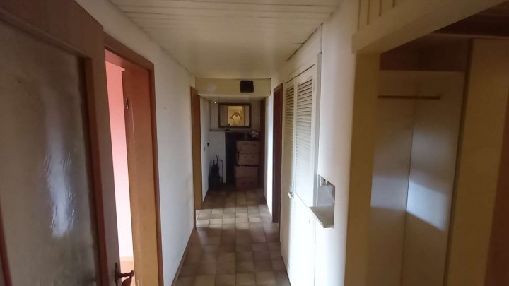 *Sanierungsbedürftiges Einfamilienwohnhaus mit großem Garten zu verkaufen*