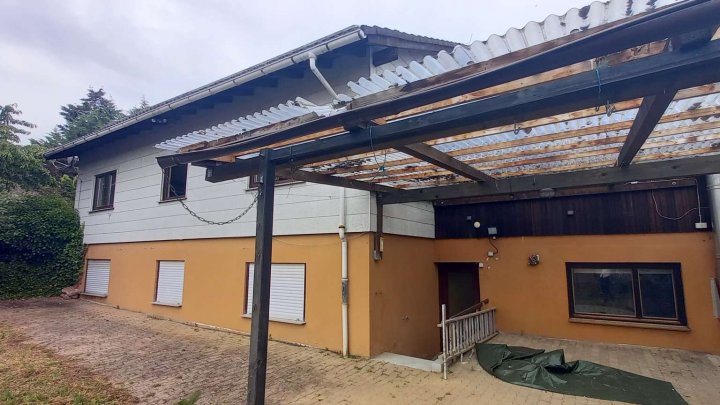 *Sanierungsbedürftiges Einfamilienwohnhaus mit großem Garten zu verkaufen*