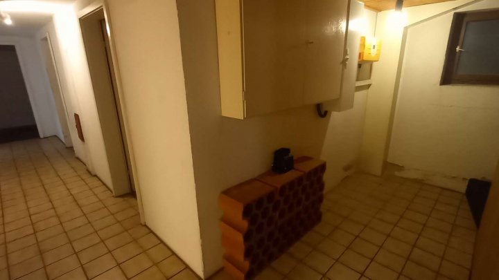 *Sanierungsbedürftiges Einfamilienwohnhaus mit großem Garten zu verkaufen*