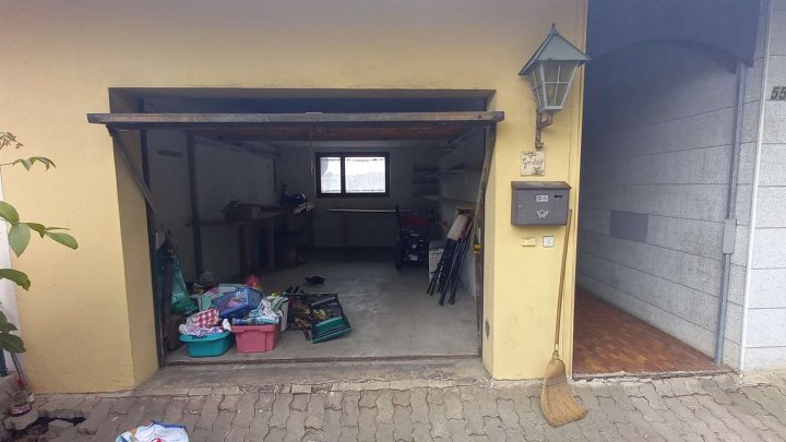 *Sanierungsbedürftiges Einfamilienwohnhaus mit großem Garten zu verkaufen*
