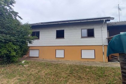 Dach mit Solar-Paneelen