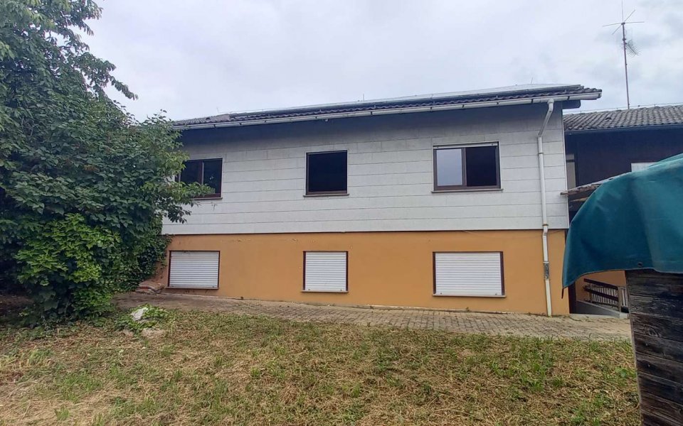 Dach mit Solar-Paneelen