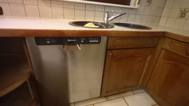 *Sanierungsbedürftiges Einfamilienwohnhaus mit großem Garten zu verkaufen*