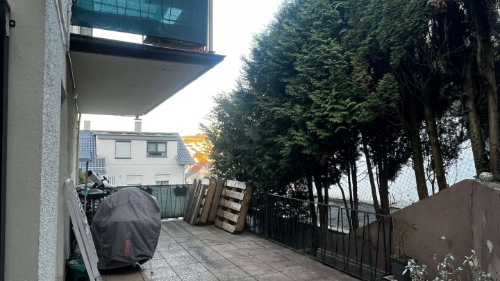 *Gepflegtes Haus mit 3 Wohnungen, Balkon, Terrasse &Garage zu verkaufen*