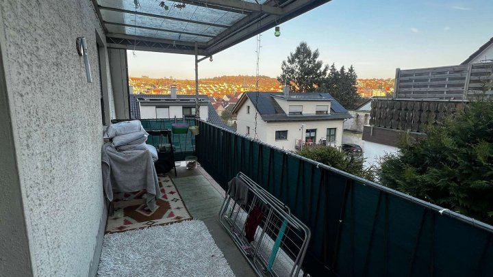 *Gepflegtes Haus mit 3 Wohnungen, Balkon, Terrasse &Garage zu verkaufen*