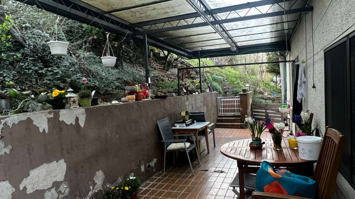 *Gepflegtes Haus mit 3 Wohnungen, Balkon, Terrasse &Garage zu verkaufen*