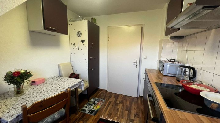 *Gepflegtes Haus mit 3 Wohnungen, Balkon, Terrasse &Garage zu verkaufen*