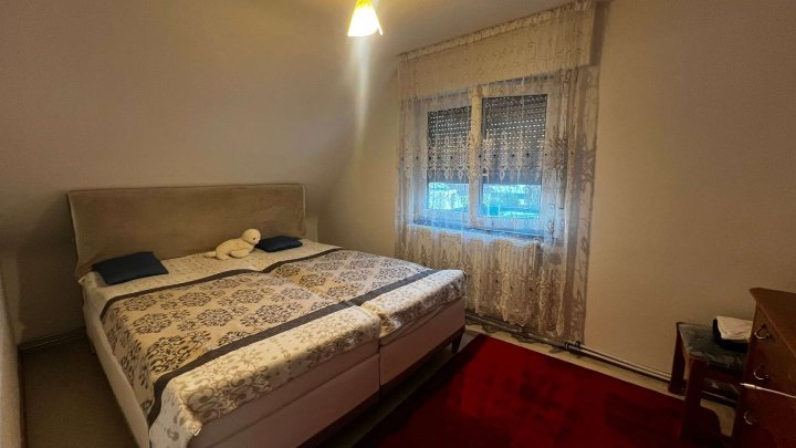 *Gepflegtes Haus mit 3 Wohnungen, Balkon, Terrasse &Garage zu verkaufen*