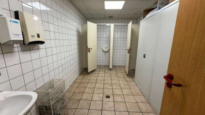 Attraktive Gewerbeimmobilie mit Büro-, Produktions- und Hallenflächen in Königsbach-Stein