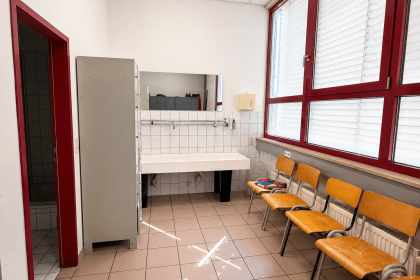 Wasch - und Umkleideraum 1. OG Büro- & Produktionsgebäude (GR 19