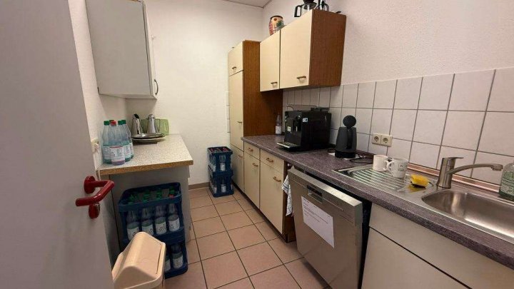 Attraktive Gewerbeimmobilie mit Büro-, Produktions- und Hallenflächen in Königsbach-Stein