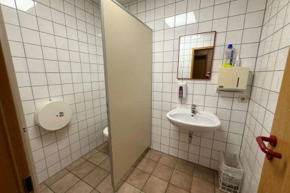 2. Einzel-WC in Produktionshalle  (GR 12)