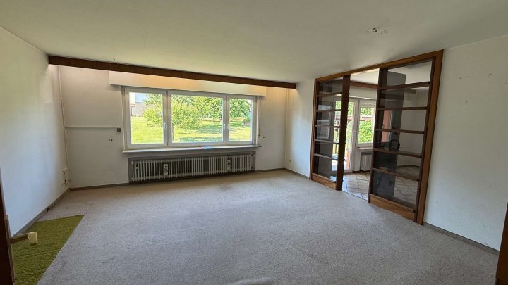 ***Großzügiges EFH mit Garten, Terrasse und 2 Garagen in ruhiger Sackgassenlage***