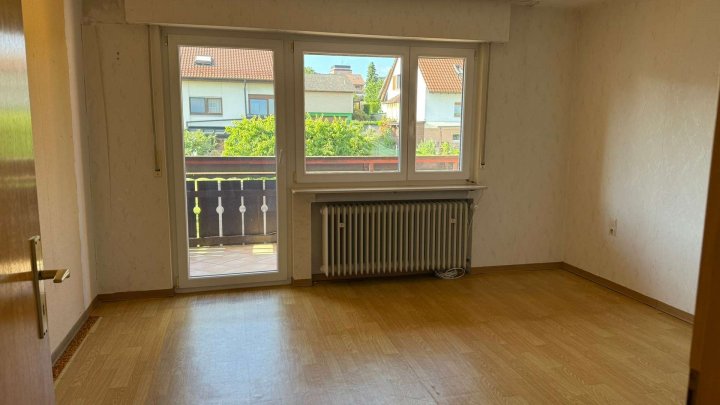 ***Großzügiges EFH mit Garten, Terrasse und 2 Garagen in ruhiger Sackgassenlage***