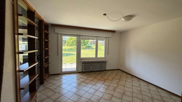 ***Großzügiges EFH mit Garten, Terrasse und 2 Garagen in ruhiger Sackgassenlage***