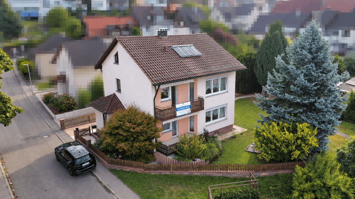 Zwei Wohnungen unter einem Dach – Zweifamilienhaus mit großem Garten
