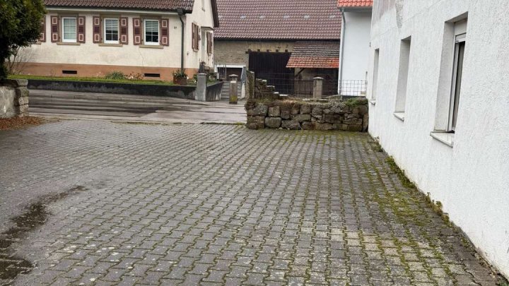 Attraktives Sanierungsobjekt für Investoren und Projektentwickler mit großem Grundstück
