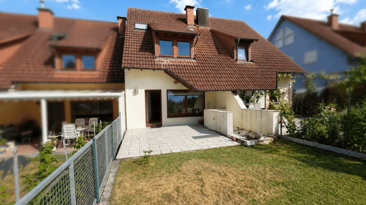 Ruhe vor der Haustür, Stadt in Reichweite – Reihenmittelhaus in Pforzheim-Hagenschießsiedlung