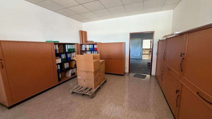 Attraktive Gewerbeimmobilie mit Büro-, Produktions- und Hallenflächen in Königsbach-Stein