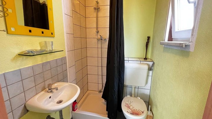 Charmantes 1-Zimmer-Häuschen mit eigenem Eingang und Freisitz