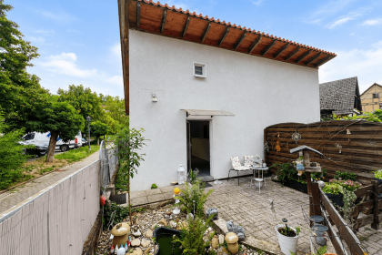 Außenansicht mit Terrasse
