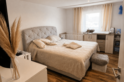 Schlafzimmer 1