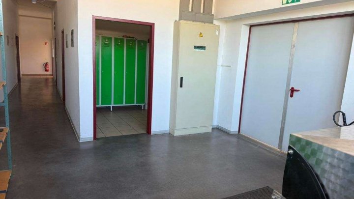 Attraktive Gewerbeimmobilie mit Büro-, Produktions- und Hallenflächen in Königsbach-Stein