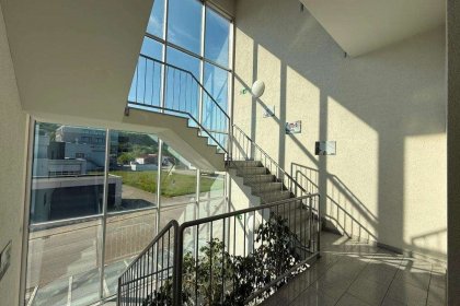 Treppenhaus 1. OG Büro- & Produktionsgebäude (GR 17)