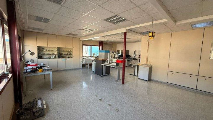 Attraktive Gewerbeimmobilie mit Büro-, Produktions- und Hallenflächen in Königsbach-Stein
