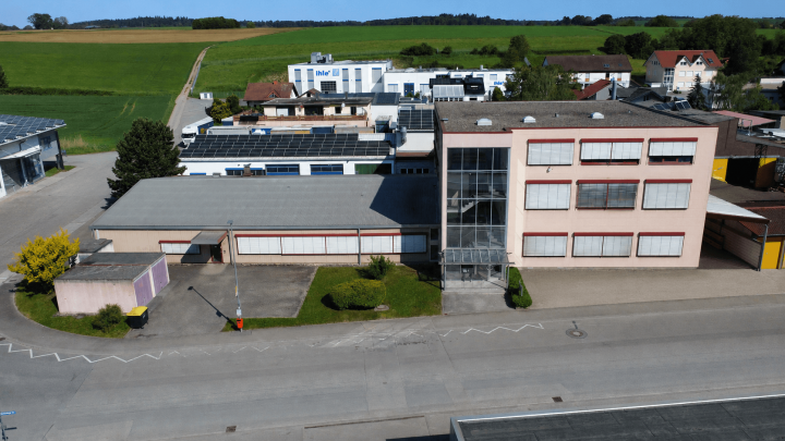 Attraktive Gewerbeimmobilie mit Büro-, Produktions- und Hallenflächen in Königsbach-Stein
