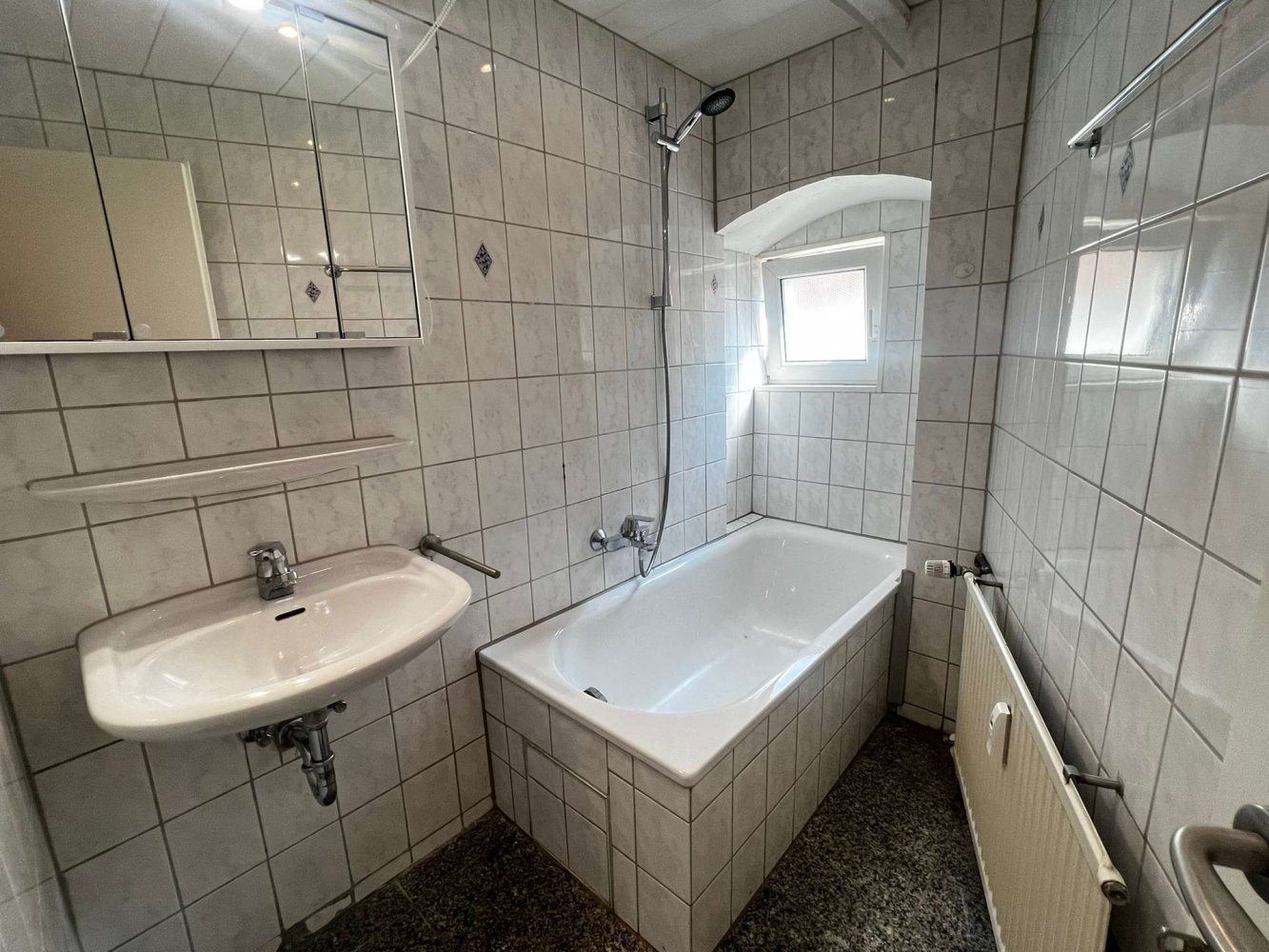 Gemütliche 2-Zimmer-Wohnung mit Garage in Ispringen zu vermieten! - Photo 5