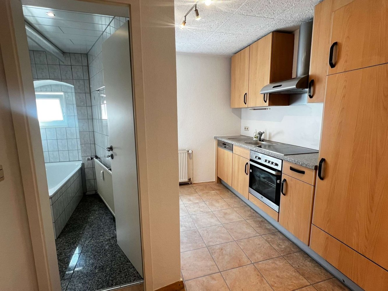 Gemütliche 2-Zimmer-Wohnung mit Garage in Ispringen zu vermieten! - Photo 3