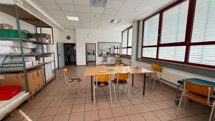 Attraktive Gewerbeimmobilie mit Büro-, Produktions- und Hallenflächen in Königsbach-Stein