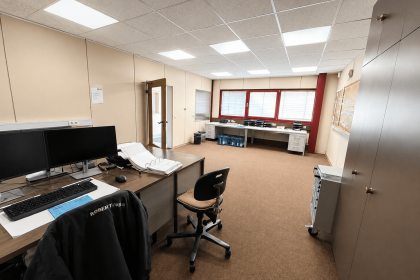 Büro in Produktionshalle  (GR 15)