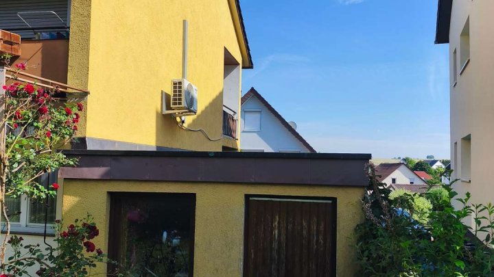 Viel Platz für die ganze Familie: Großzügiges Zweifamilienhaus mit idyllischem Garten