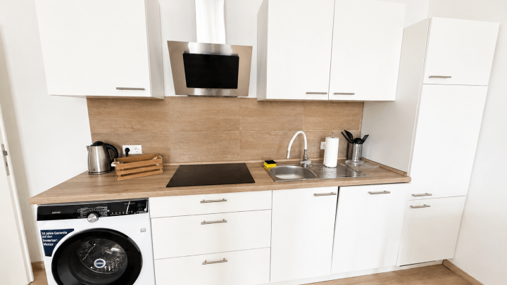 Hochwertig möblierte 2-Zimmer-Wohnung mit Einbauküche in zentraler Citylage
