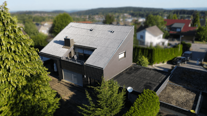 Villenflair und Ruhe pur – Einfamilienhaus mit Traumgarten in guter Lage von Engelsbrand-Salmbach
