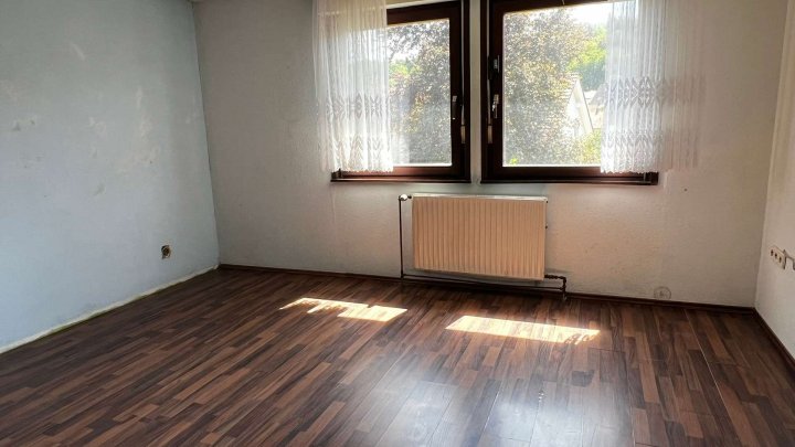 Fertighaus mit großem Garten und viel Potenzial