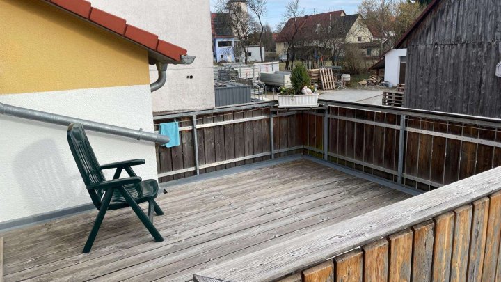Der Traum vom Eigenheim mit Scheune, Garage und Balkon