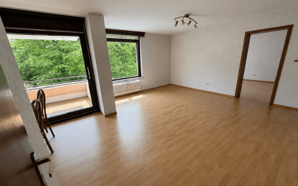 Wohnzimmer mit neuem Boden
