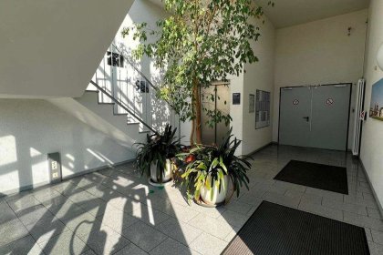 Eingangsbereich Büro- & Produktionsgebäude (GR 2)