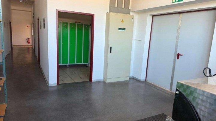 Attraktive Gewerbeimmobilie mit Büro-, Produktions- und Hallenflächen in Königsbach-Stein