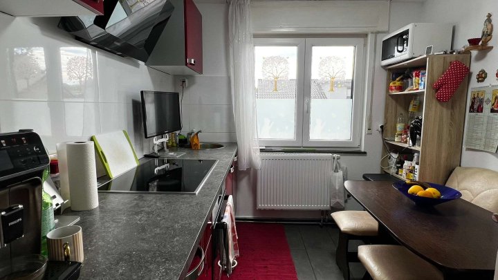 *Gepflegtes Haus mit 3 Wohnungen, Balkon, Terrasse &Garage zu verkaufen*
